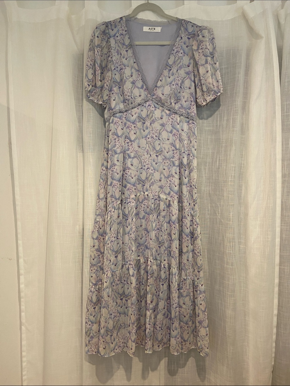 ASTR Lilac Floral V-Neck Midi Dress